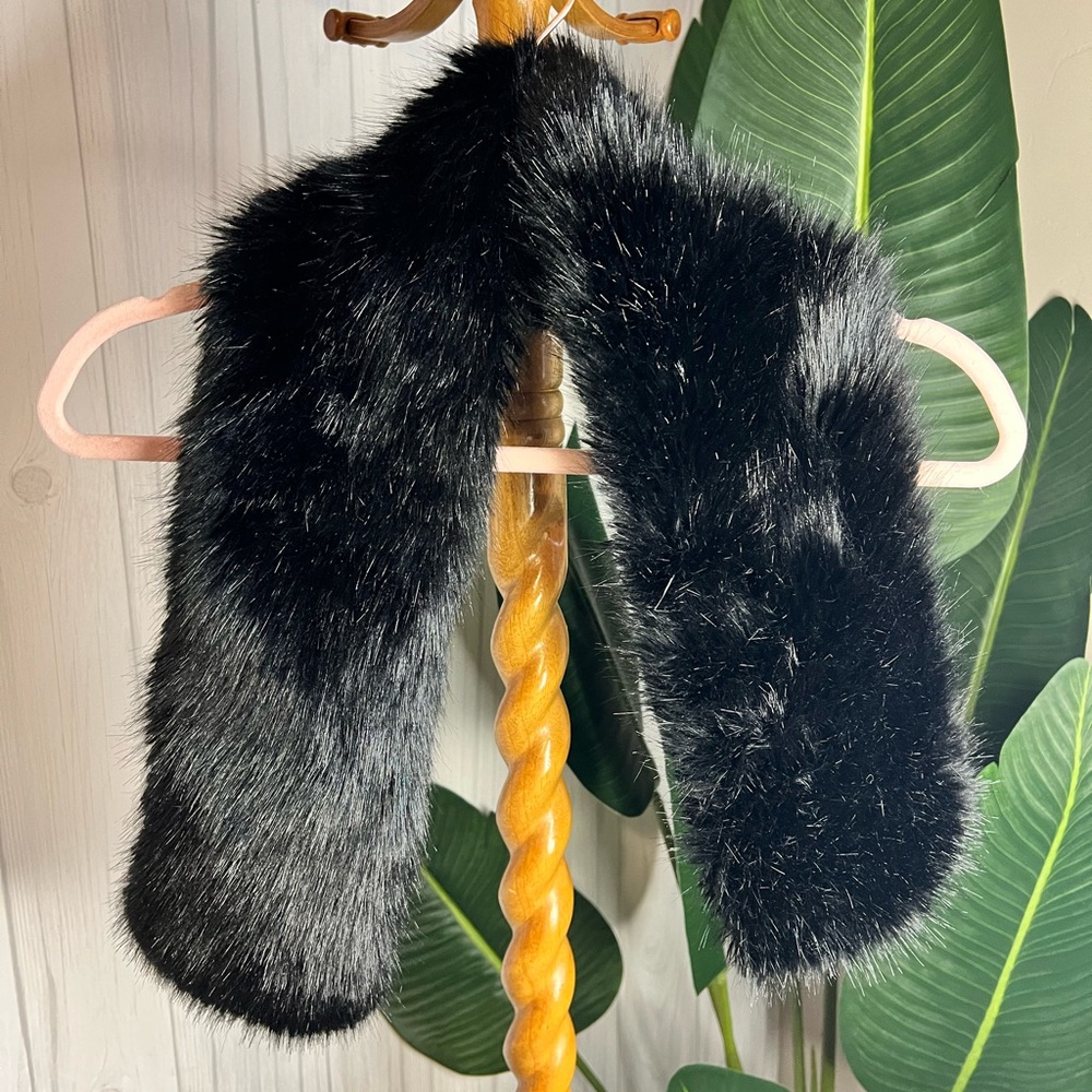 Black Faux fur Scarf